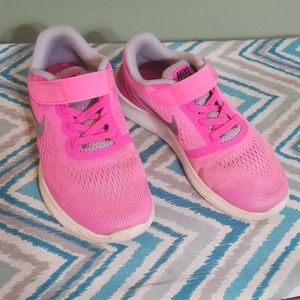 Little girls nike sneaker size 2